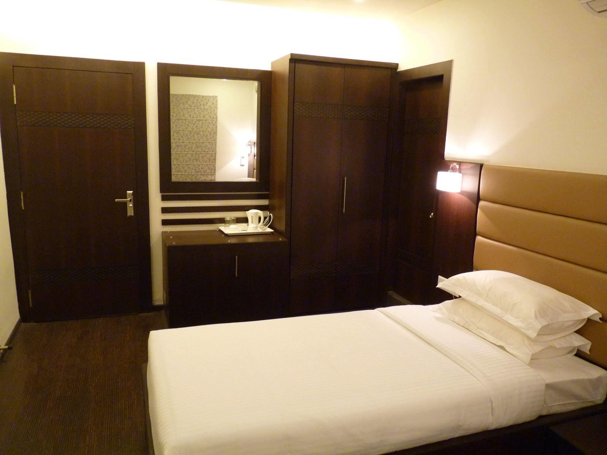 Treebo Trend Hotel Relax Inn Калькутта Экстерьер фото
